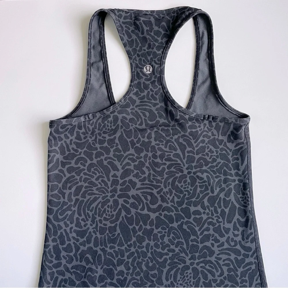 Lululemon - Picture 5 of 10